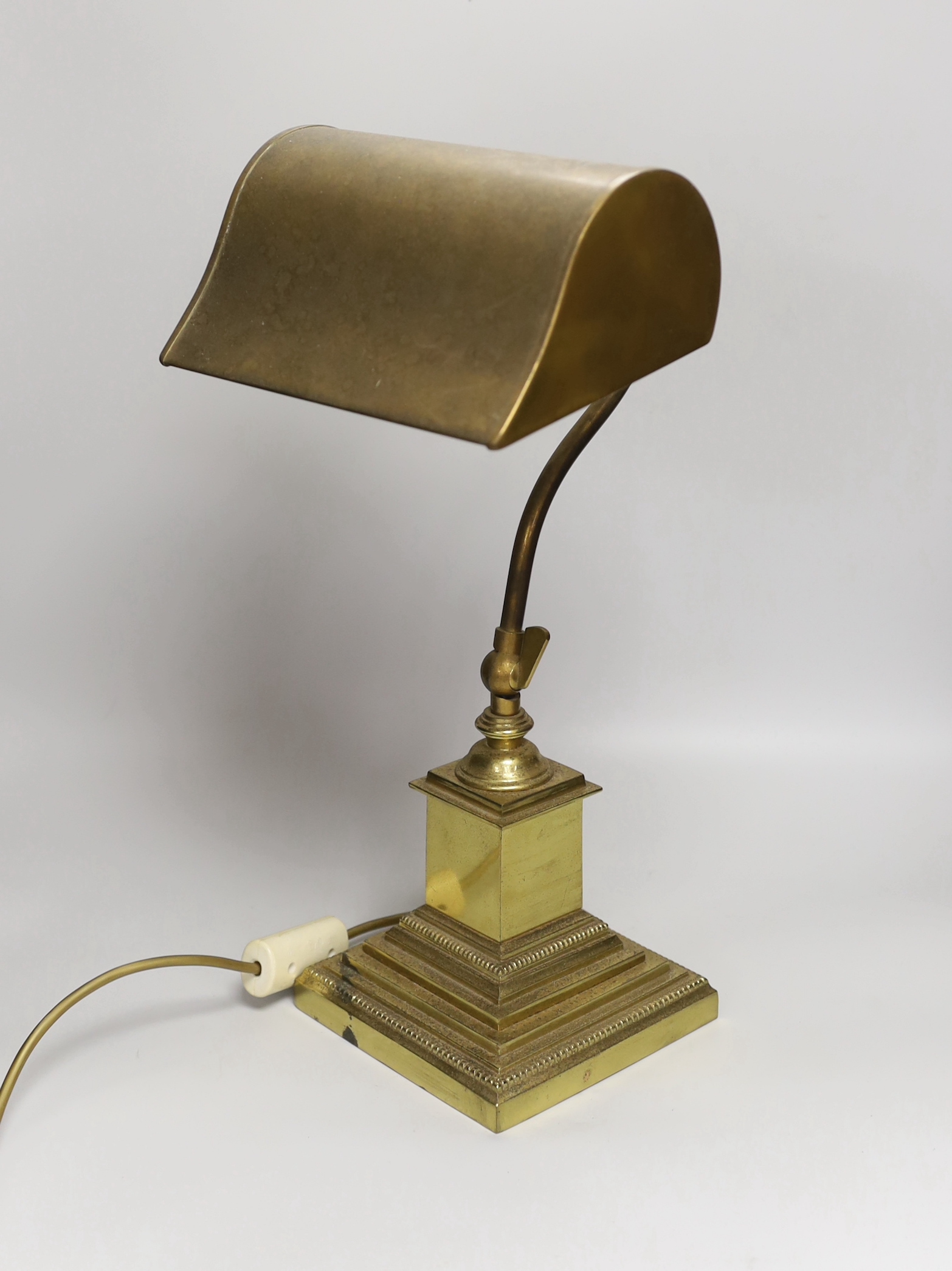 An early 20th century brass desk lamp, 45cm